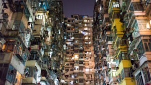 Konzeption, Produktion und Postproduktion eines Dokumentarfilms über das Leben als kontinuierliche Reise am Beispiel des Alltags in Hongkong.