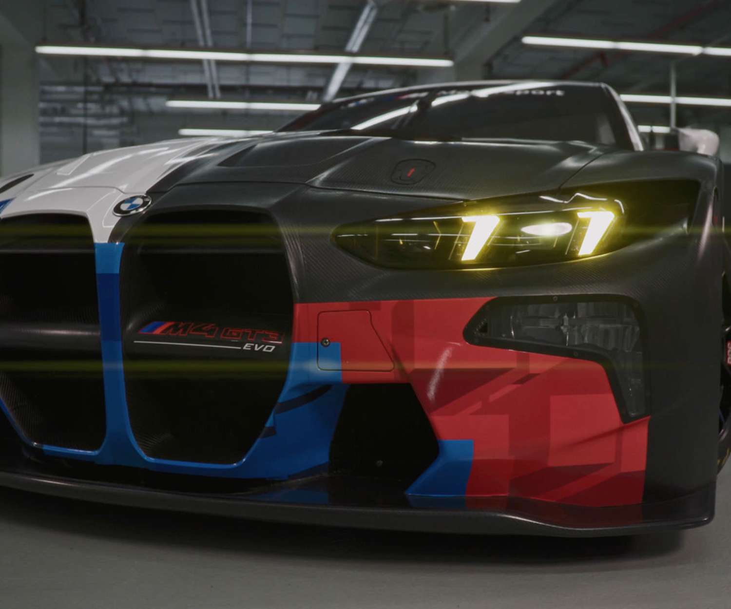Frontansicht des BMW M4 GT3 Evo – optimierte Aerodynamik und Design-Updates