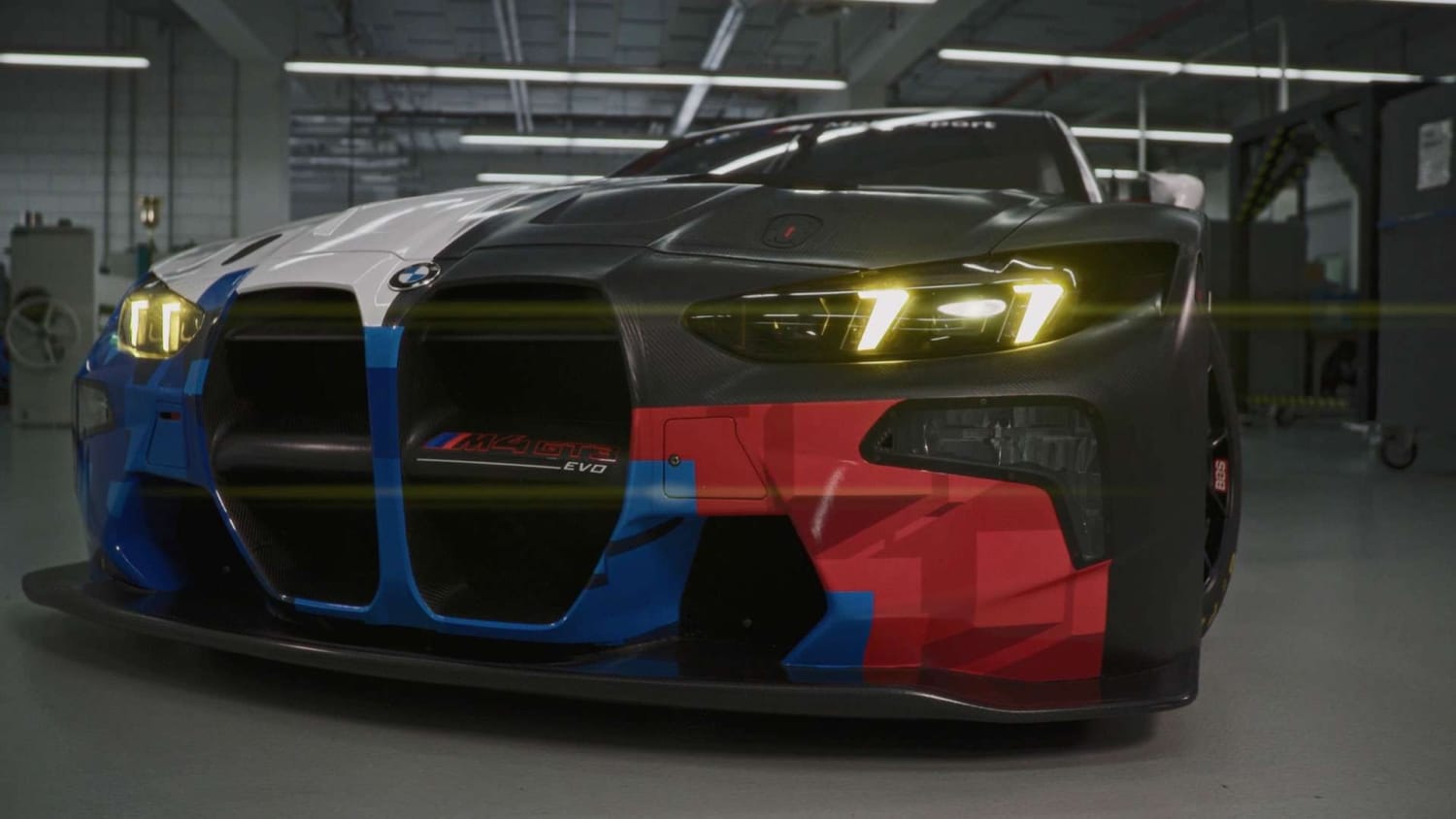 Frontansicht des BMW M4 GT3 Evo – optimierte Aerodynamik und Design-Updates