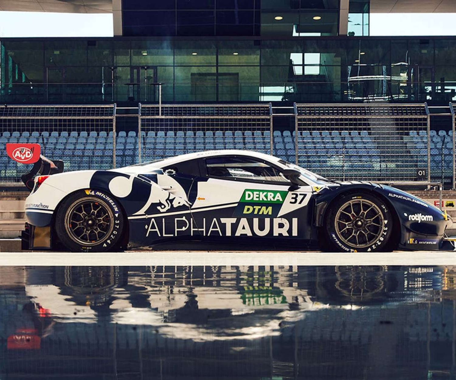 Felipe Fraga und Nick Cassidy im Ferrari 488 GT3 Evo in der Driving DTM Dokumentation