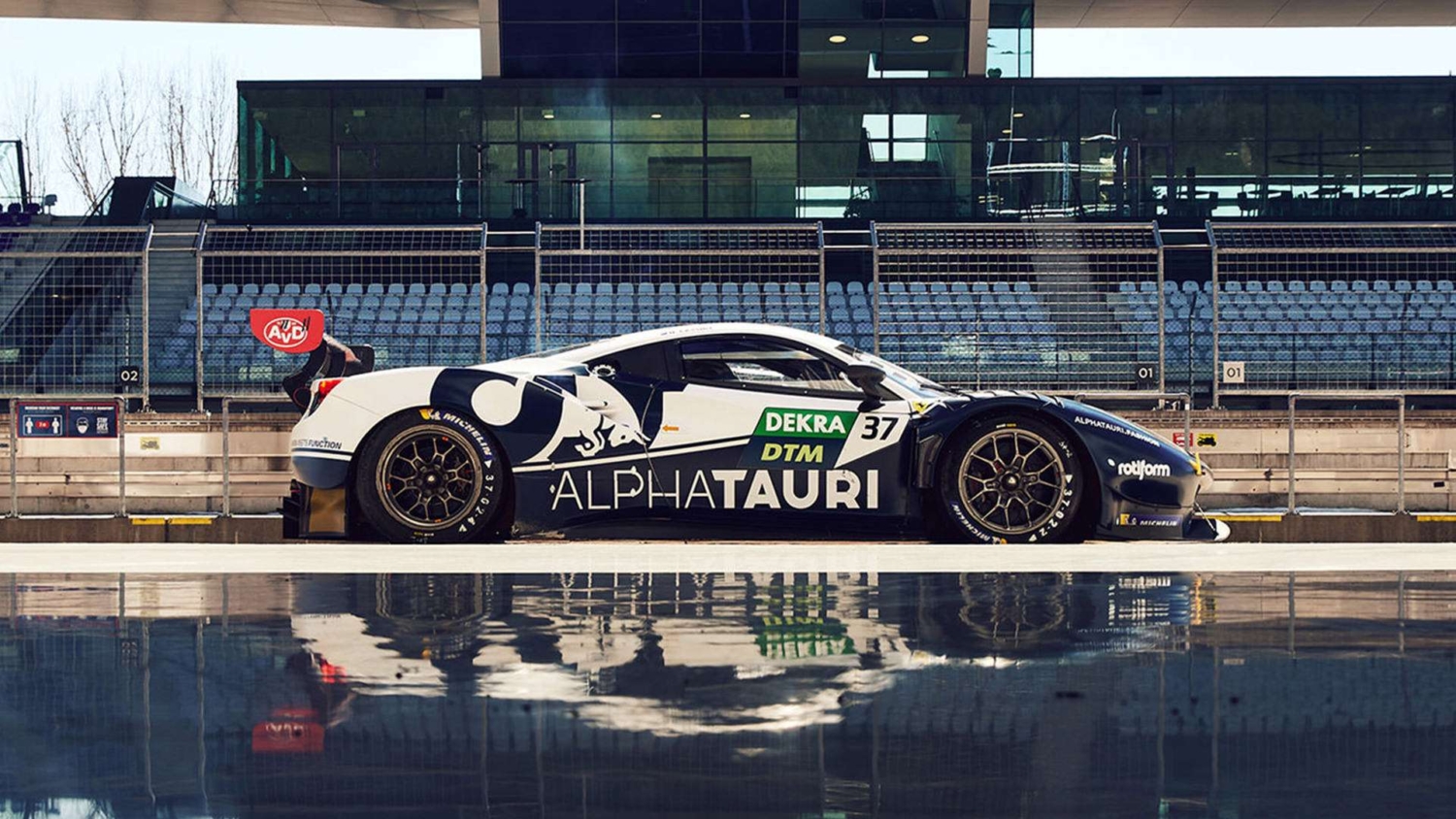Felipe Fraga und Nick Cassidy im Ferrari 488 GT3 Evo in der Driving DTM Dokumentation