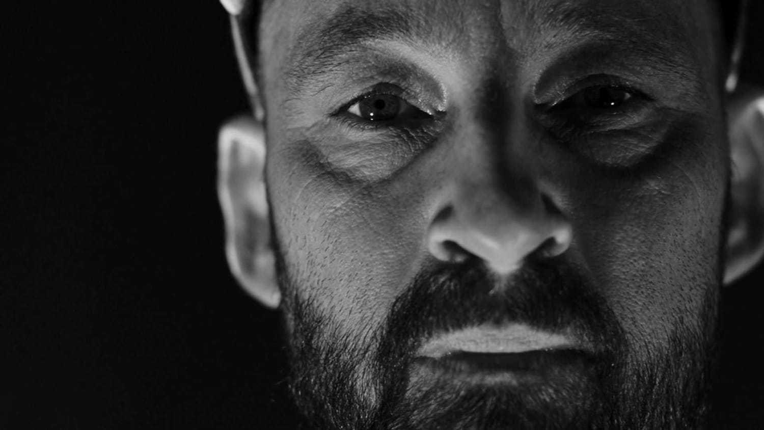 Gentleman live auf der Bühne in Köln – energiegeladene Performance beim Mad World Release-Konzert