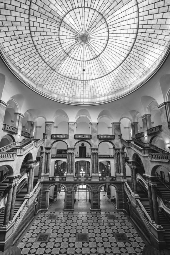 Der Justizpalast in München – beeindruckende Fassade und historische Architektur.