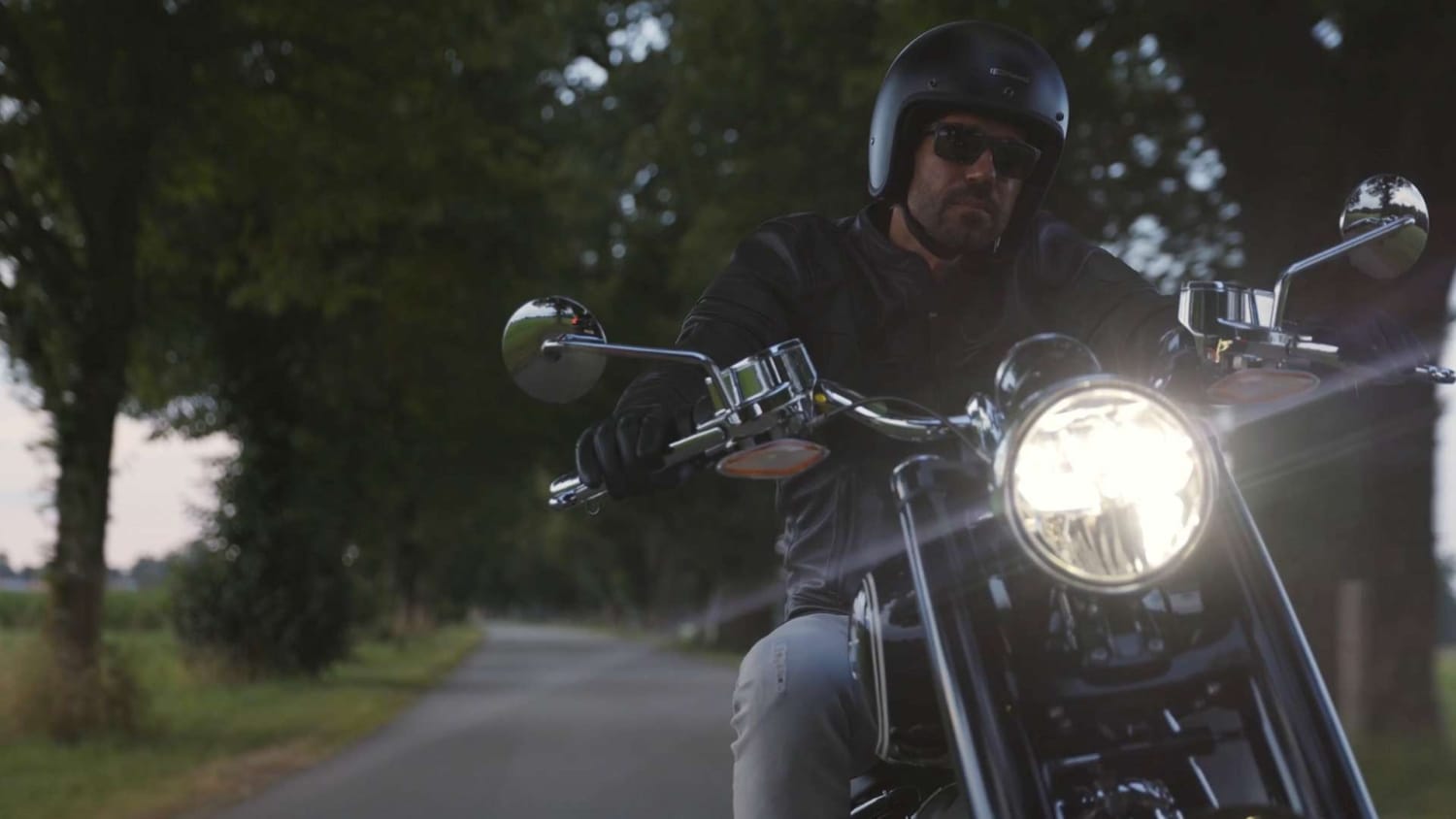 Dynamische Szenen aus unserem Showreel mit eindrucksvollen Bildern und emotionaler Tiefe.