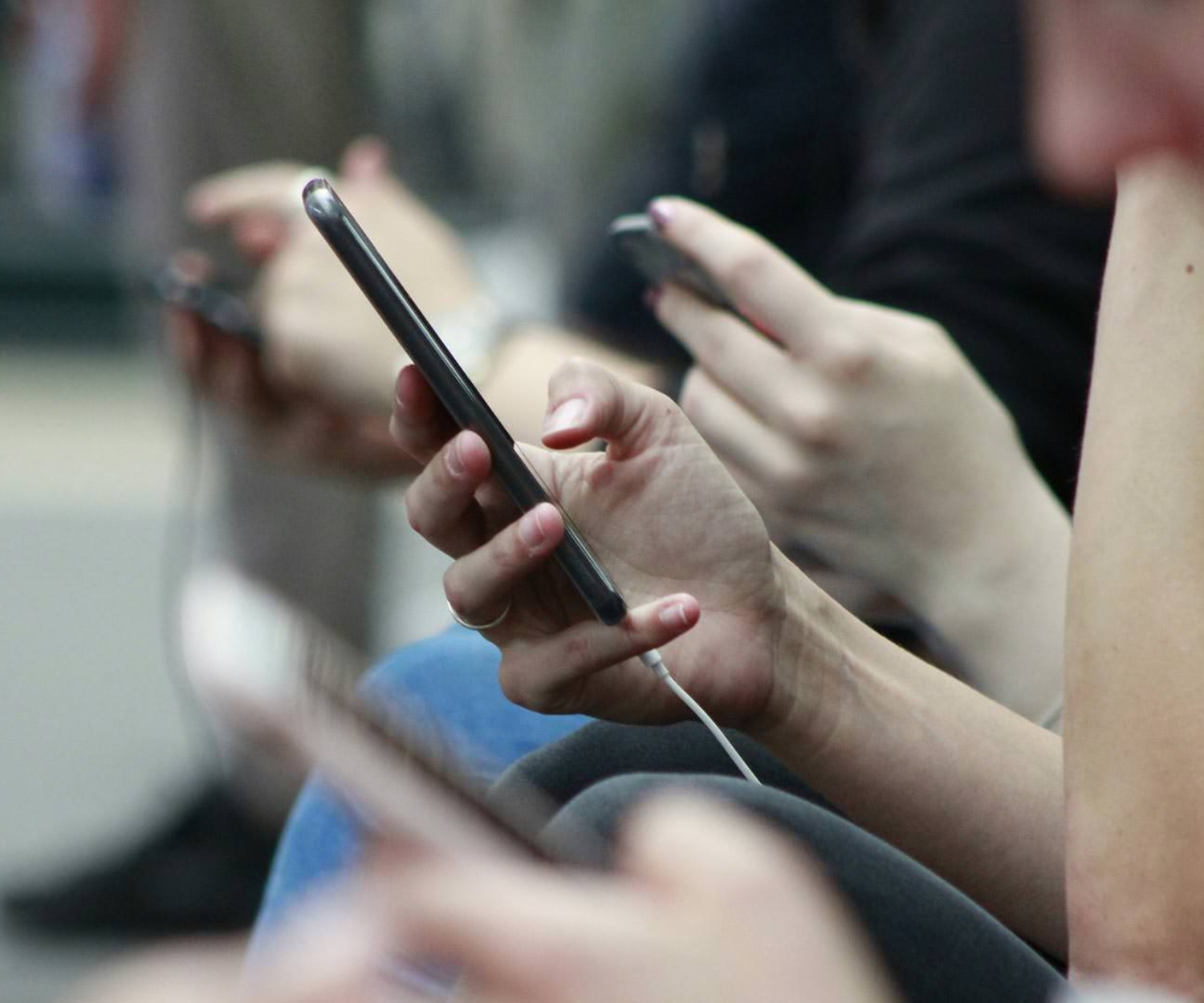 Die wichtigsten Social-Media-Trends 2025 auf Instagram, TikTok und Co. – von Reels bis zu Jugendschutzgesetzen.