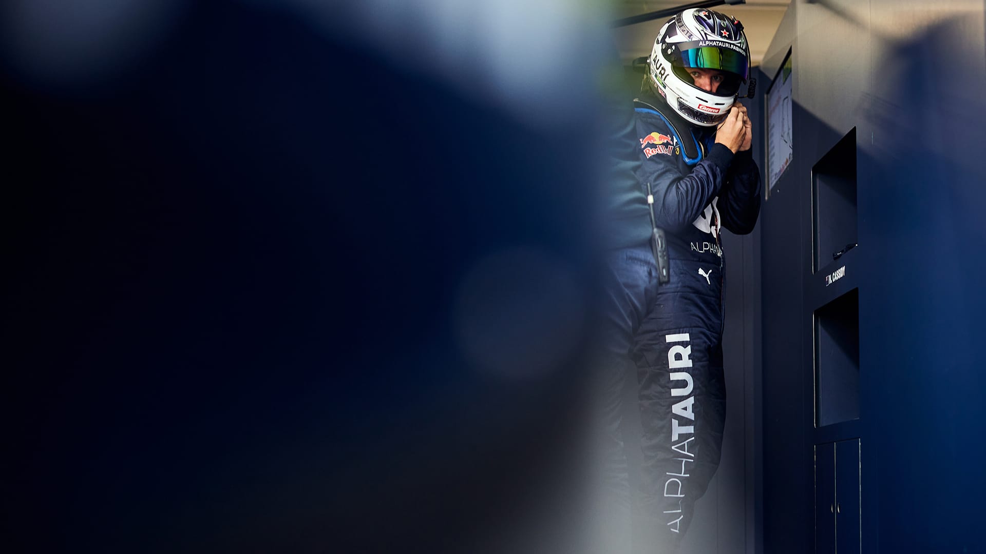 Rennfahrer mit Red Bull Logo – Einblick in das Projekt Driving DTM als Beispiel für gelungenen Branded Content